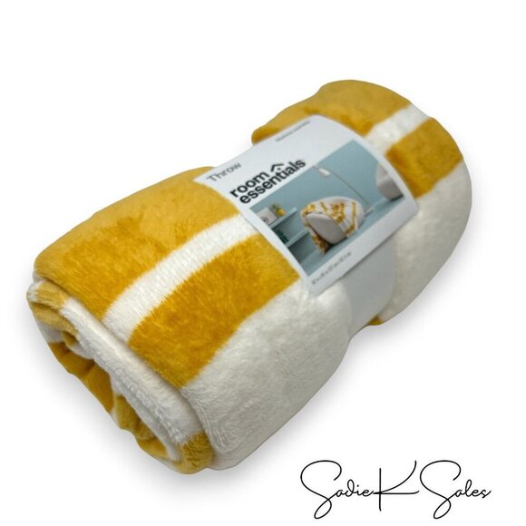 Target Room Essentials Printed‎ Plush Striped Throw Blanket Yellow Easter 2024 - Picture 5 of 8